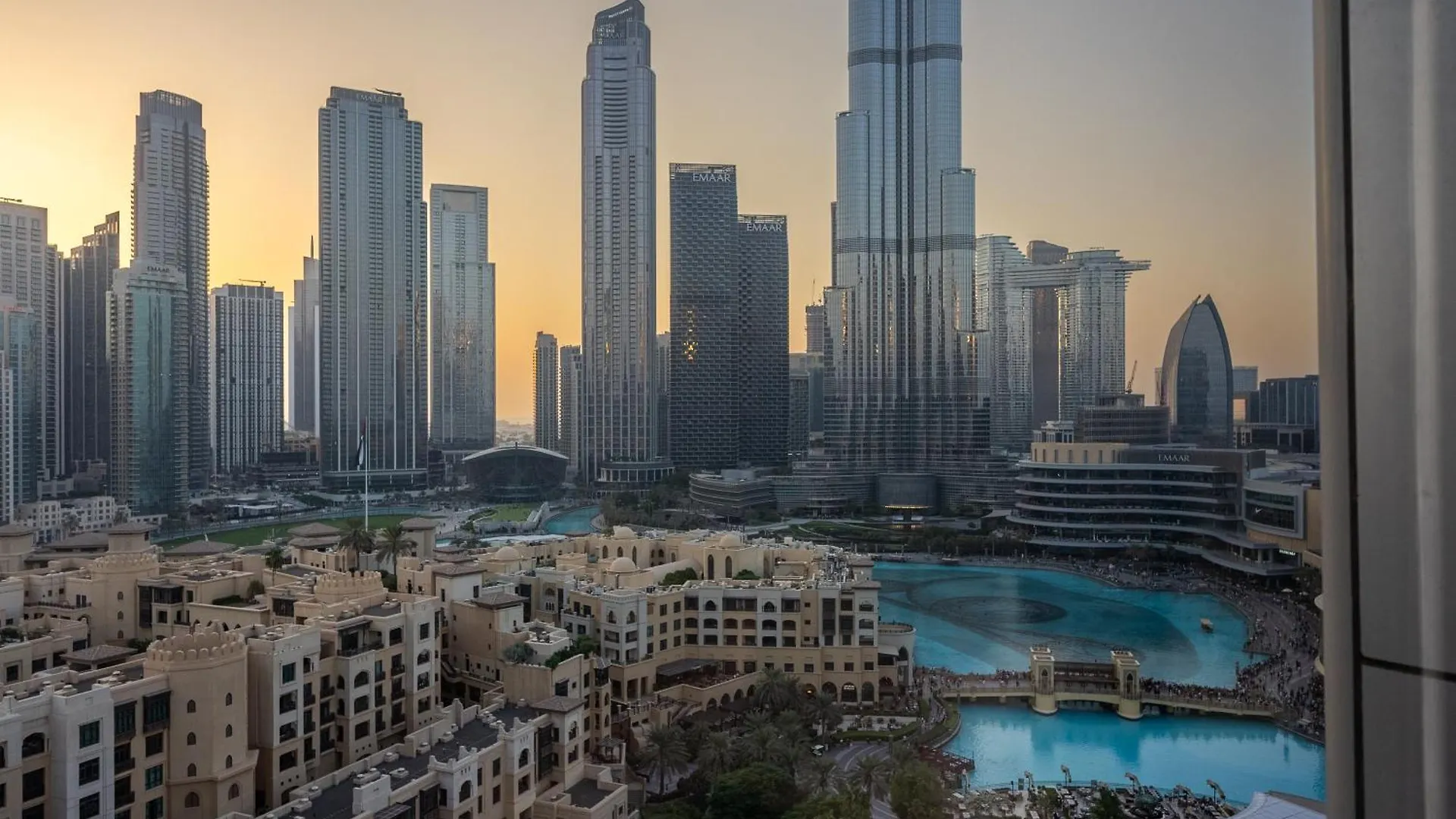 Residencial Apartments In Address Downtown Connected To Dubai Mall United Arab Emirates