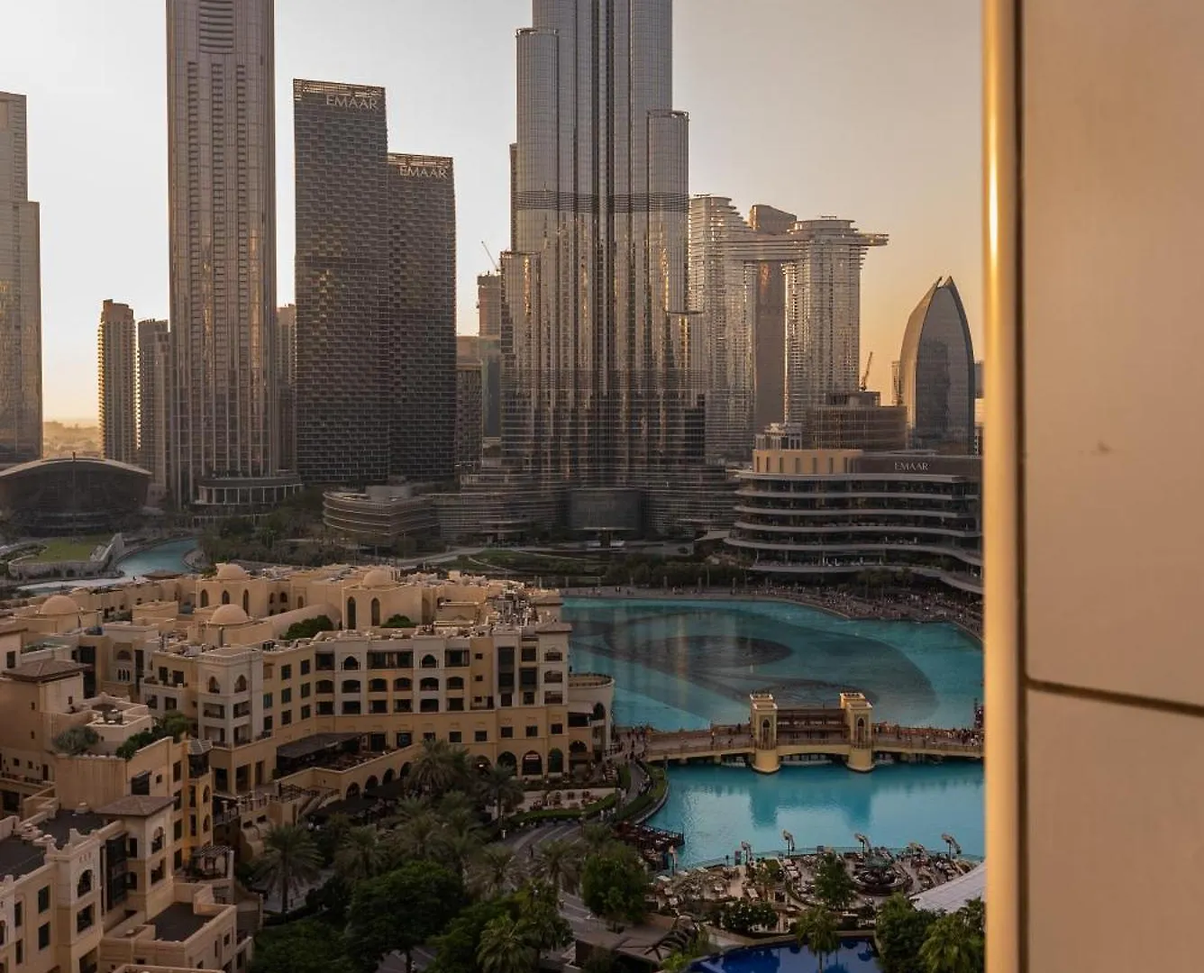 Residencial Apartments In Address Downtown Connected To Dubai Mall